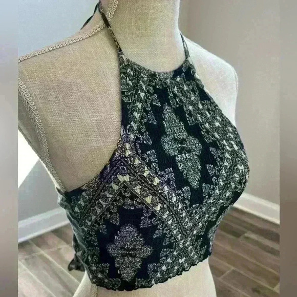 Rue21 Strappy Tie Halter Bandana Crop Top - Small - Picture 1 of 6